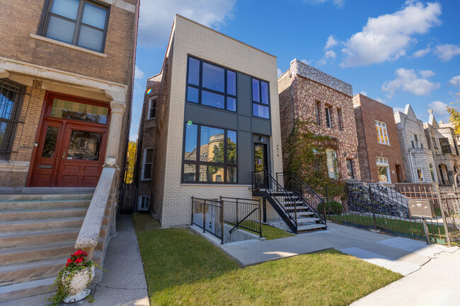 4818 S Forrestville Ave in Chicago, IL - Building Photo - Building Photo