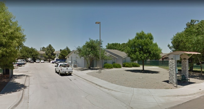 property at 1122 3 E Broadway St