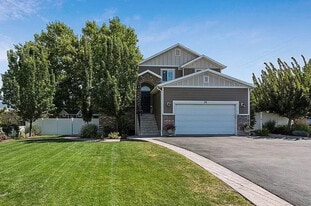31 W Mutton Hollow Rd in Kaysville, UT - Building Photo