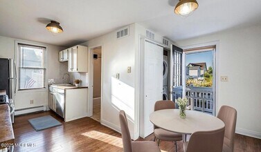 8 Central Avenue in Port Monmouth, NJ - Foto de edificio - Building Photo