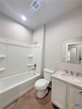 607 E Martindale St in Seguin, TX - Building Photo - Building Photo