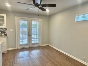 2207 N Plains Ave in Austin, TX - Foto de edificio - Building Photo