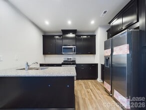 9525 Munsing Dr in Charlotte, NC - Foto de edificio - Building Photo