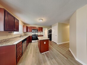 6297 Satin Wood Dr in Burlington, KY - Building Photo - Building Photo