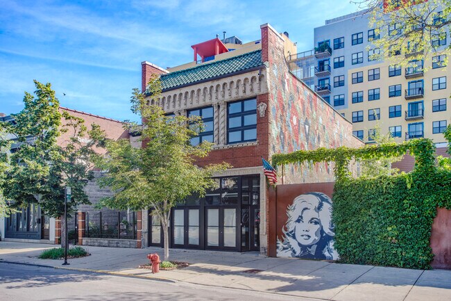 property at 5519 N Broadway