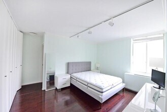 220 E 65th St in New York, NY - Building Photo - Building Photo