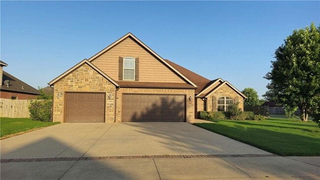 4000 SW Hollowbrook St in Bentonville, AR - Building Photo - Building Photo