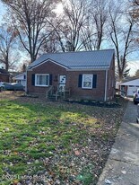 1594 Raydale Dr in Louisville, KY - Building Photo