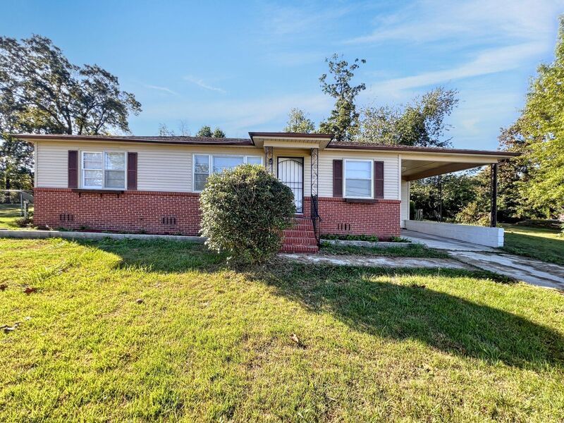807 27th Ave NE in Center Point, AL - Building Photo