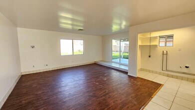 44344 Sundell Ave in Lancaster, CA - Building Photo - Building Photo