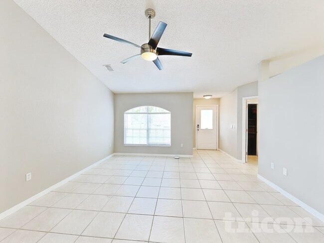 8421 Bay Dr in Spring Hill, FL - Building Photo - Building Photo