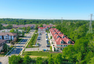 32 Cinder Rd in Edison, NJ - Foto de edificio - Building Photo