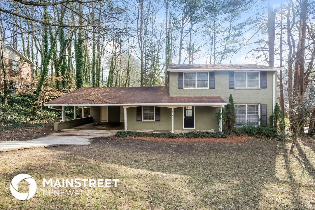 2134 Elinwood Dr in East Point, GA - Building Photo