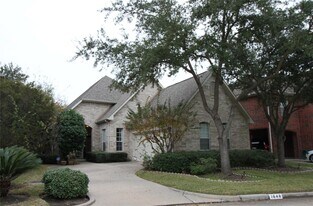 1648 Lakeside Enclave Dr in Houston, TX - Building Photo