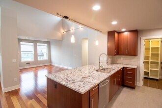 7800 SE 27th St in Mercer Island, WA - Building Photo - Building Photo