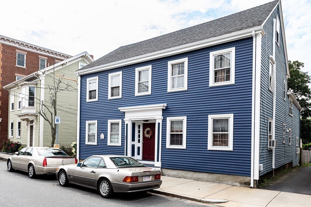 42 Essex St, Unit 2 in Salem, MA - Building Photo