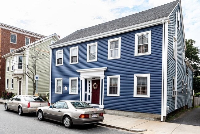 42 Essex St, Unit 2
