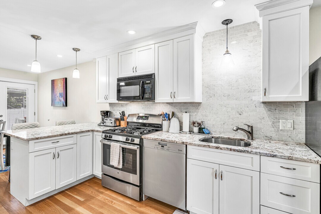 14 Bradbury St in Boston, MA - Building Photo