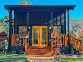 300 Burbano Creekside Lndg in Talking Rock, GA - Building Photo