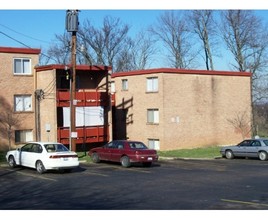 Avon Fields Apartments in Cincinnati, OH - Foto de edificio - Building Photo