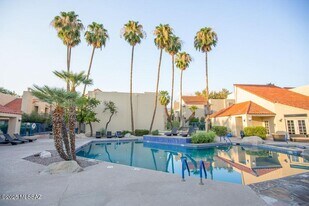 1200 E River Rd in Tucson, AZ - Building Photo