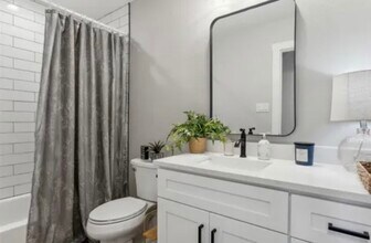 2314 Creekview Dr in Granbury, TX - Building Photo - Building Photo