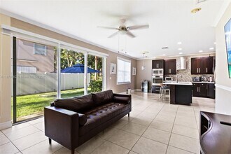 15816 SW 48th Manor in Miramar, FL - Foto de edificio - Building Photo