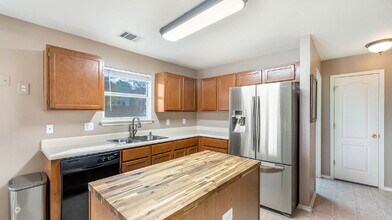 638 Coral Harbor in San Antonio, TX - Building Photo - Building Photo