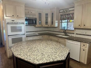 1011 Pampa St in Pasadena, TX - Building Photo - Building Photo