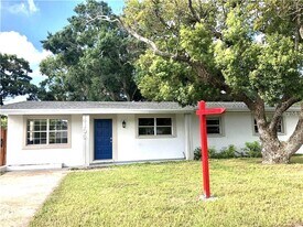 4106 W Oklahoma Ave in Tampa, FL - Building Photo