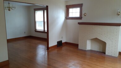 23 Union St, Unit Right in Gowanda, NY - Building Photo - Building Photo