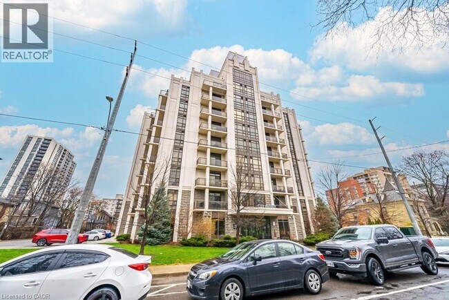 90 Charlton Ave W in Hamilton, ON - Building Photo - Building Photo