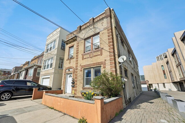 7 Bender Pl in Cliffside Park, NJ - Building Photo - Building Photo