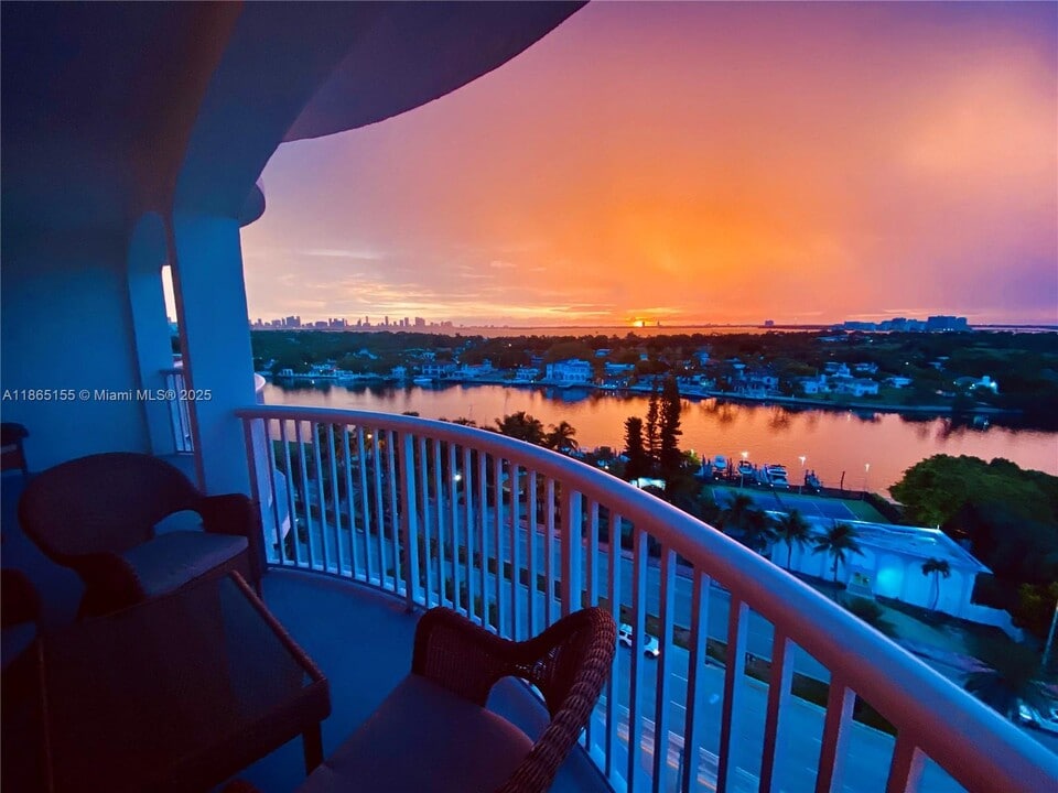 5401 Collins Ave in Miami Beach, FL - Foto de edificio