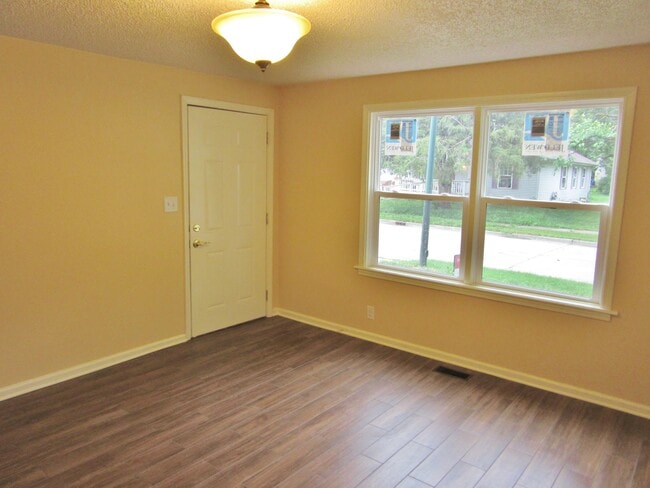 406 W Maple St in Champaign, IL - Foto de edificio - Building Photo