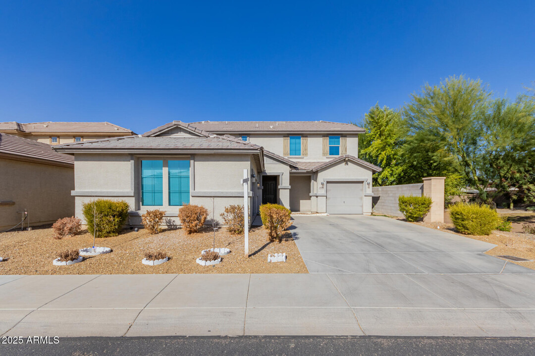 10204 W Lawrence Ln in Peoria, AZ - Building Photo