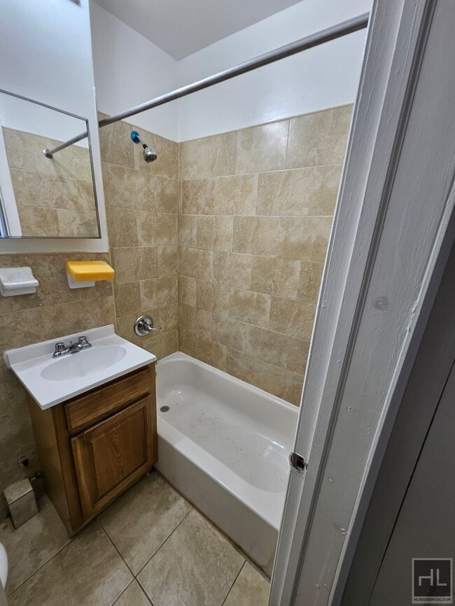 MALCOLM X BOULEVARD in Brooklyn, NY - Foto de edificio - Building Photo