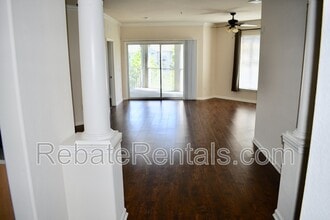 8290 Gate Pkwy W in Jacksonville, FL - Building Photo - Building Photo