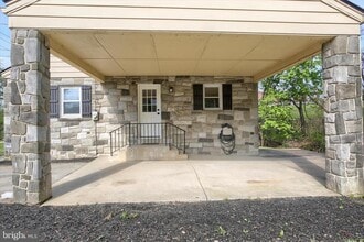 2400 Linglestown Rd in Harrisburg, PA - Building Photo - Building Photo