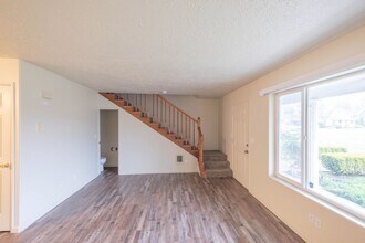 153 E Ash St in Lebanon, OR - Building Photo - Building Photo