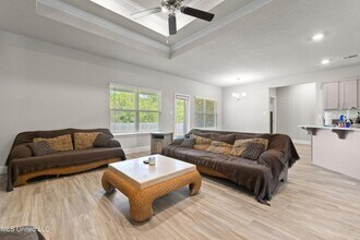 12213 Savannah Cir in Ocean Springs, MS - Building Photo - Building Photo