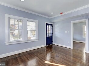 811 Thayer Ave, Unit 1 in Silver Spring, MD - Foto de edificio - Building Photo