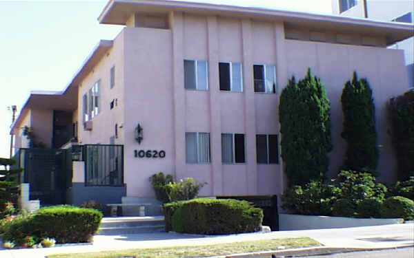 10620 Wilkins Ave in Los Angeles, CA - Foto de edificio