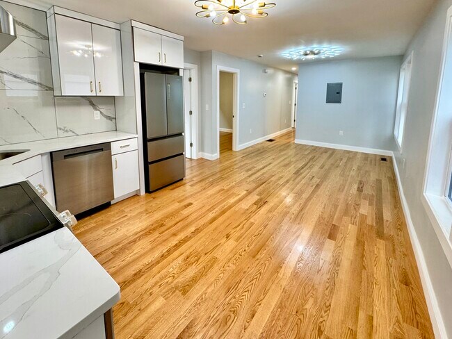 7 Ward St, Unit 1 in Somerville, MA - Building Photo - Building Photo