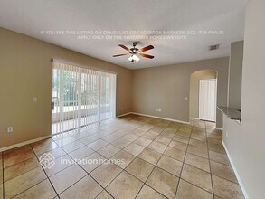 555 Bluff Pass Dr in Eustis, FL - Foto de edificio - Building Photo