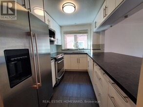 21 Love Crescent in Toronto, ON - Building Photo - Building Photo