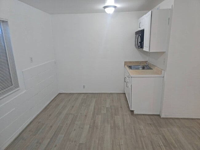 13801 S Vermont Ave in Gardena, CA - Building Photo - Building Photo