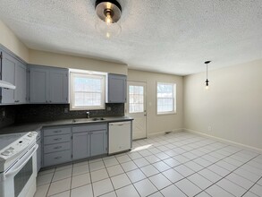 9957 Fairlane St in Lenexa, KS - Building Photo - Building Photo