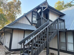 8612 Bowling Green Dr in Austin, TX - Building Photo - Building Photo