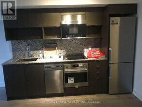 9-2329 Mabelle Ave in Toronto, ON - Building Photo - Building Photo